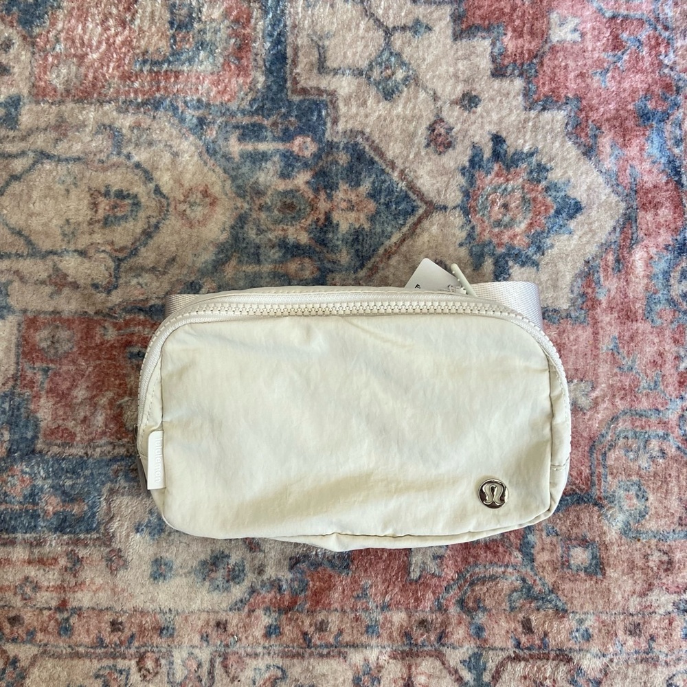 Lululemon Everywhere Belt Bag White Opal, NWT,